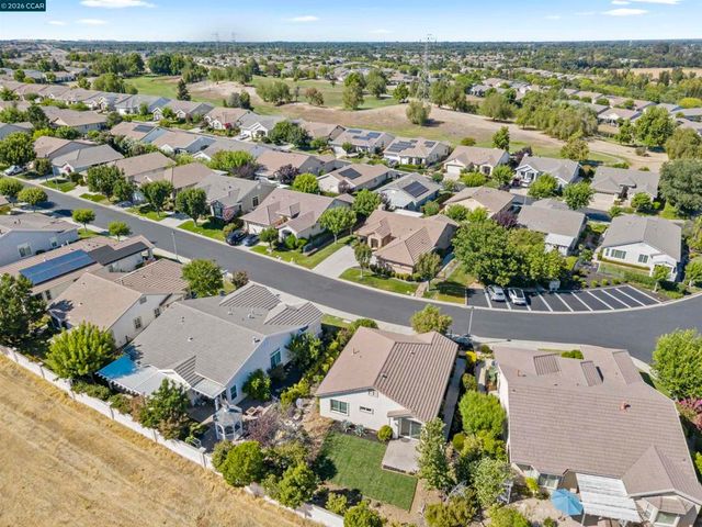 1641 Regent Dr, Brentwood, CA 94513