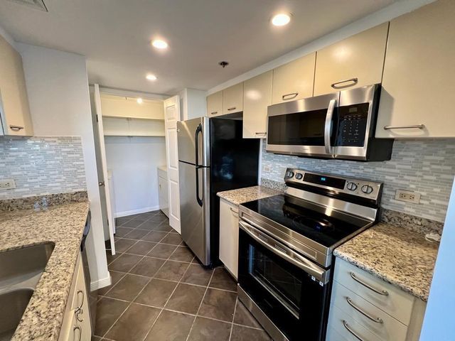 3525 Sage Road 704, Houston, TX 77056