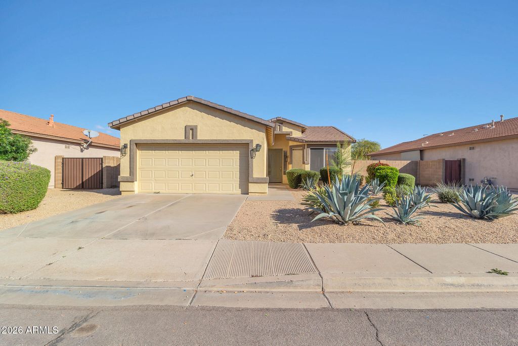 Image 1 of property listing at 2720 E CARLA VISTA Drive, Chandler, AZ 85225