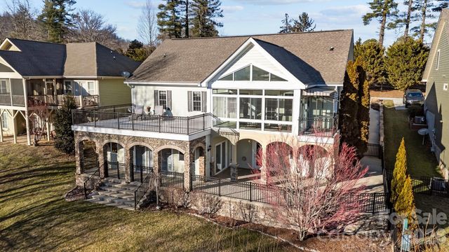 612 Vista Falls Road, Mills River, NC 28759