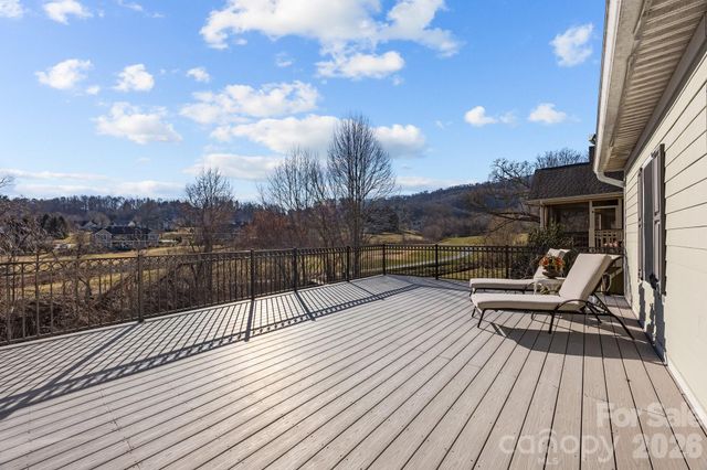 612 Vista Falls Road, Mills River, NC 28759