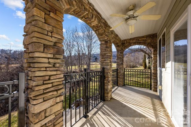 612 Vista Falls Road, Mills River, NC 28759