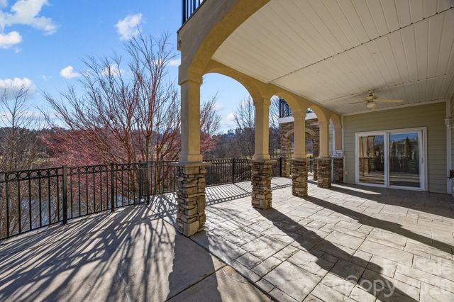 612 Vista Falls Road, Mills River, NC 28759