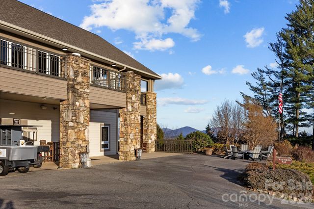 612 Vista Falls Road, Mills River, NC 28759