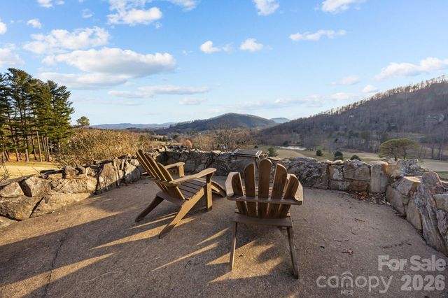 612 Vista Falls Road, Mills River, NC 28759