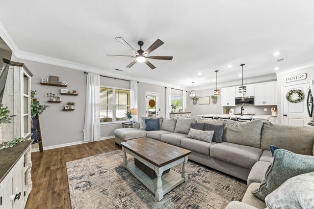 337 Geneva Ln, Columbia, TN 38401