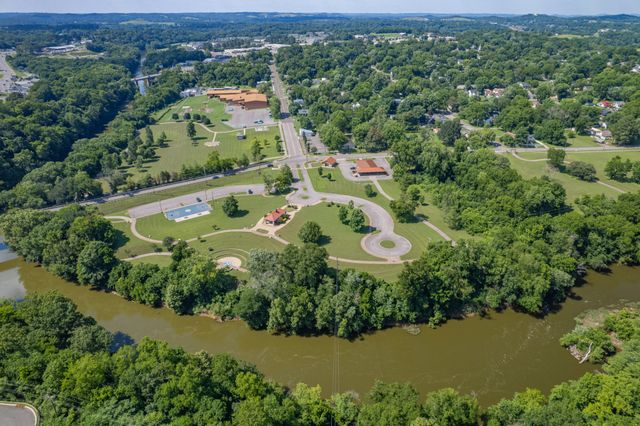 337 Geneva Ln, Columbia, TN 38401