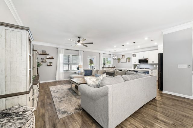 337 Geneva Ln, Columbia, TN 38401