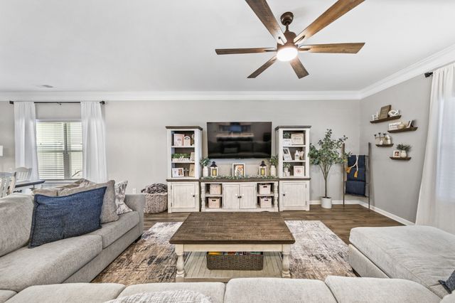 337 Geneva Ln, Columbia, TN 38401