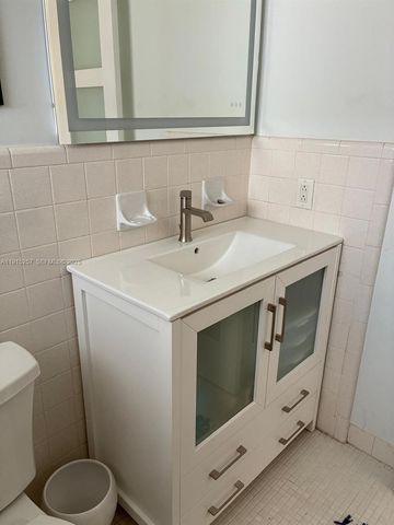 2050 NE 39th Street 311, Lighthouse Point, FL 33064