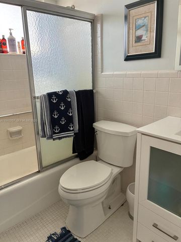 2050 NE 39th Street 311, Lighthouse Point, FL 33064