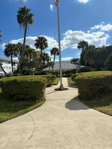 2050 NE 39th Street 311, Lighthouse Point, FL 33064