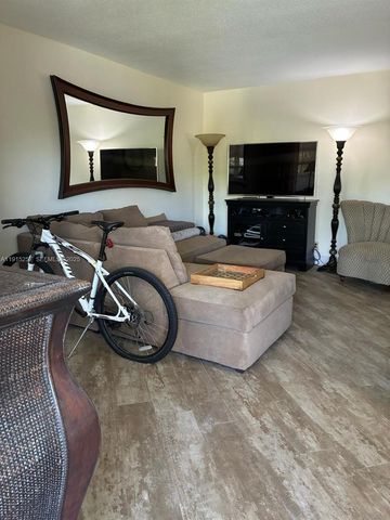 2050 NE 39th Street 311, Lighthouse Point, FL 33064