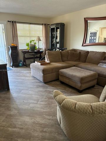 2050 NE 39th Street 311, Lighthouse Point, FL 33064
