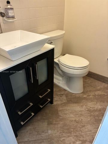 2050 NE 39th Street 311, Lighthouse Point, FL 33064
