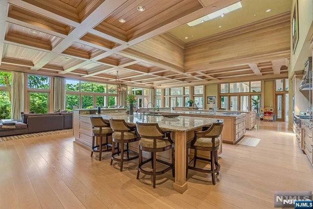 125 Chestnut Ridge Road, Saddle River, NJ 07458