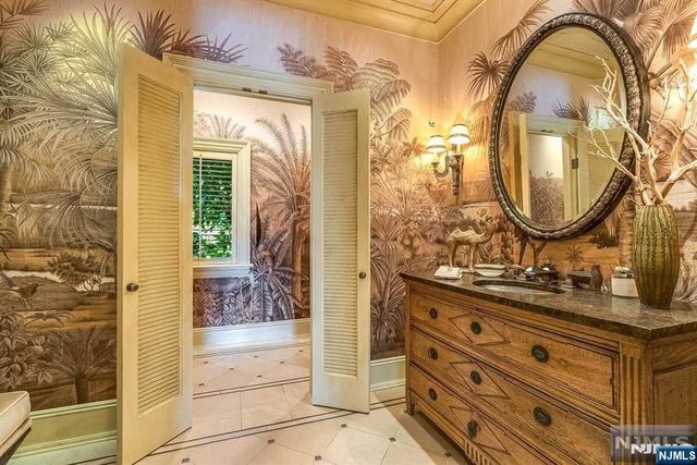 125 Chestnut Ridge Road, Saddle River, NJ 07458