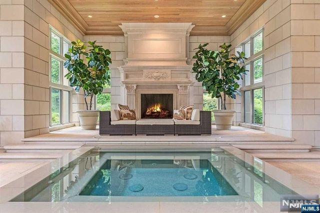 125 Chestnut Ridge Road, Saddle River, NJ 07458