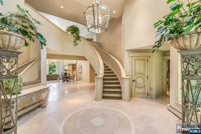125 Chestnut Ridge Road, Saddle River, NJ 07458