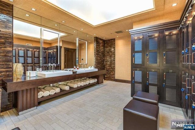 125 Chestnut Ridge Road, Saddle River, NJ 07458