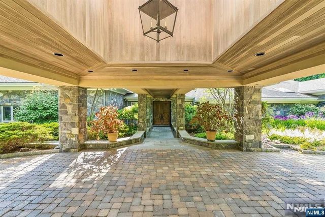 125 Chestnut Ridge Road, Saddle River, NJ 07458