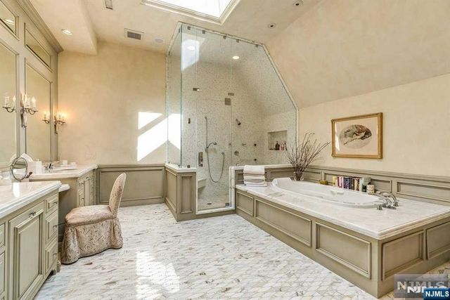 125 Chestnut Ridge Road, Saddle River, NJ 07458