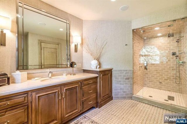 125 Chestnut Ridge Road, Saddle River, NJ 07458