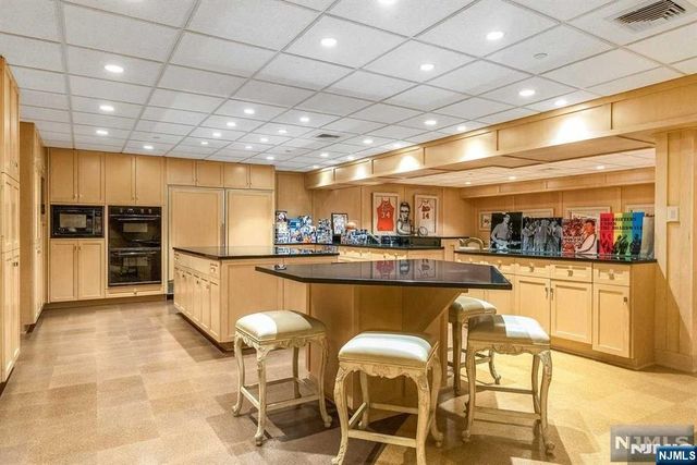 125 Chestnut Ridge Road, Saddle River, NJ 07458