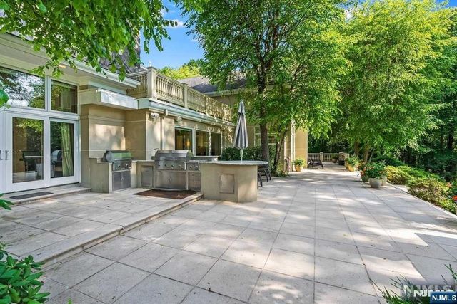 125 Chestnut Ridge Road, Saddle River, NJ 07458