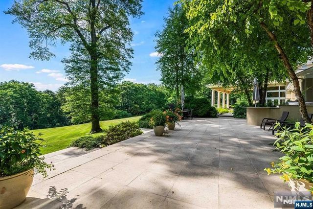 125 Chestnut Ridge Road, Saddle River, NJ 07458