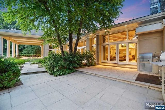 125 Chestnut Ridge Road, Saddle River, NJ 07458