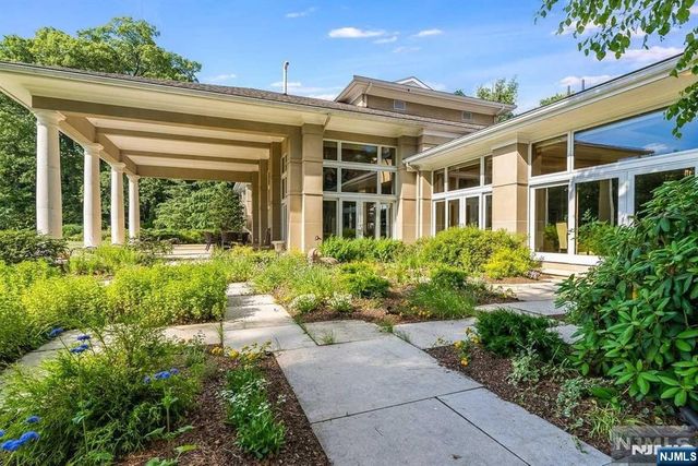 125 Chestnut Ridge Road, Saddle River, NJ 07458