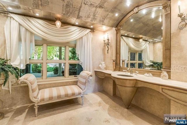 125 Chestnut Ridge Road, Saddle River, NJ 07458