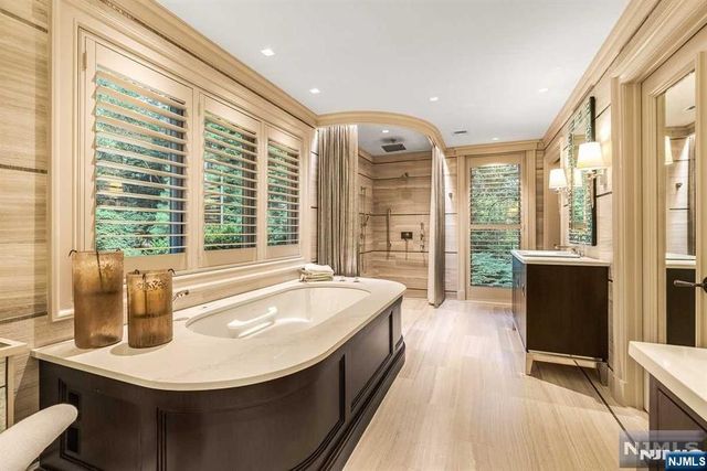 125 Chestnut Ridge Road, Saddle River, NJ 07458