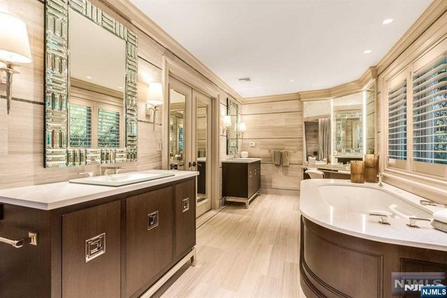 125 Chestnut Ridge Road, Saddle River, NJ 07458