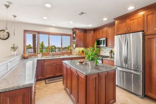 1092 Serena Way, San Marcos, CA 92078