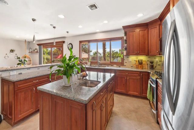 1092 Serena Way, San Marcos, CA 92078