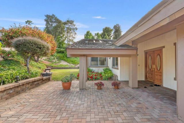 1092 Serena Way, San Marcos, CA 92078