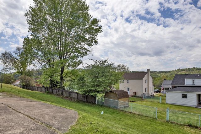168 E Gilmore Ave, Trafford, PA 15085