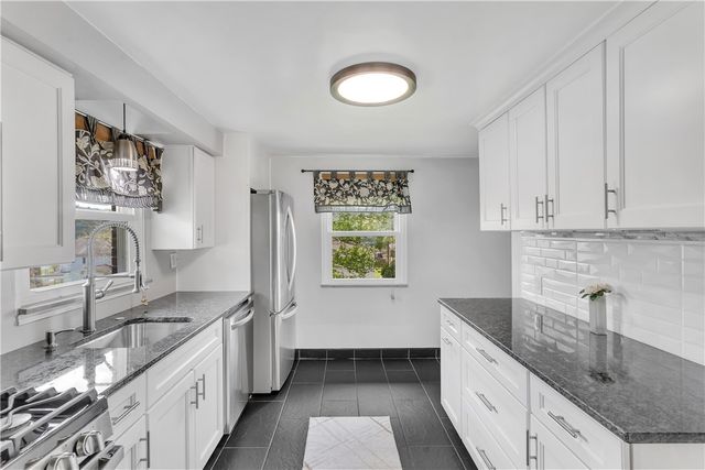 168 E Gilmore Ave, Trafford, PA 15085