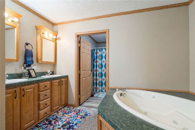 6172 33rd Ave Dr, Shellsburg, IA 52332