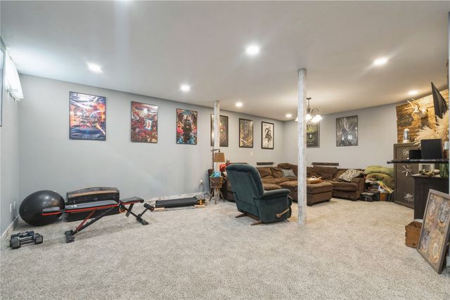 6172 33rd Ave Dr, Shellsburg, IA 52332