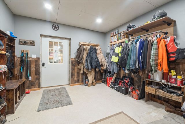 6172 33rd Ave Dr, Shellsburg, IA 52332