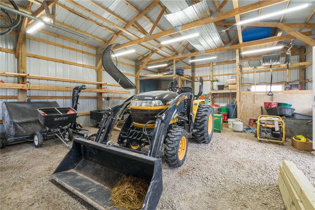 6172 33rd Ave Dr, Shellsburg, IA 52332