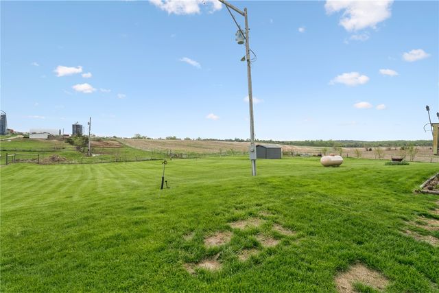 6172 33rd Ave Dr, Shellsburg, IA 52332