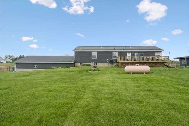 6172 33rd Ave Dr, Shellsburg, IA 52332