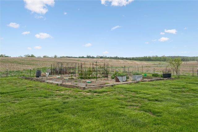 6172 33rd Ave Dr, Shellsburg, IA 52332
