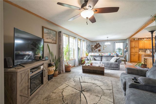 6172 33rd Ave Dr, Shellsburg, IA 52332