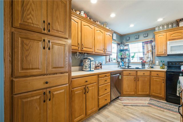 6172 33rd Ave Dr, Shellsburg, IA 52332