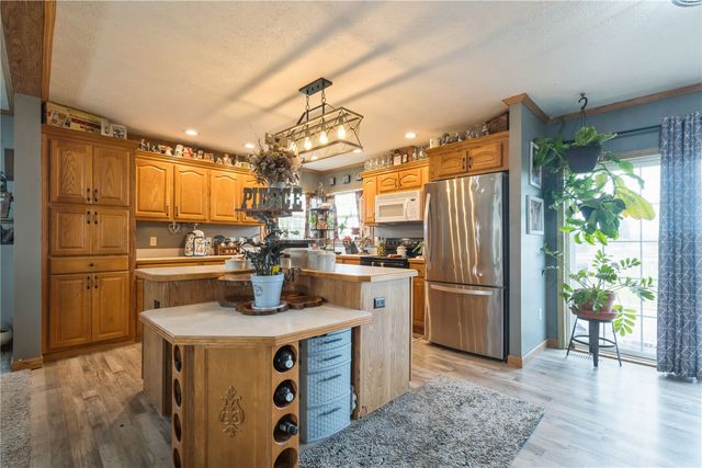 6172 33rd Ave Dr, Shellsburg, IA 52332